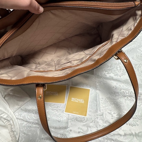 Michael Kors Voyager Signature Vanilla and Brown Tote - Picture 6 of 9